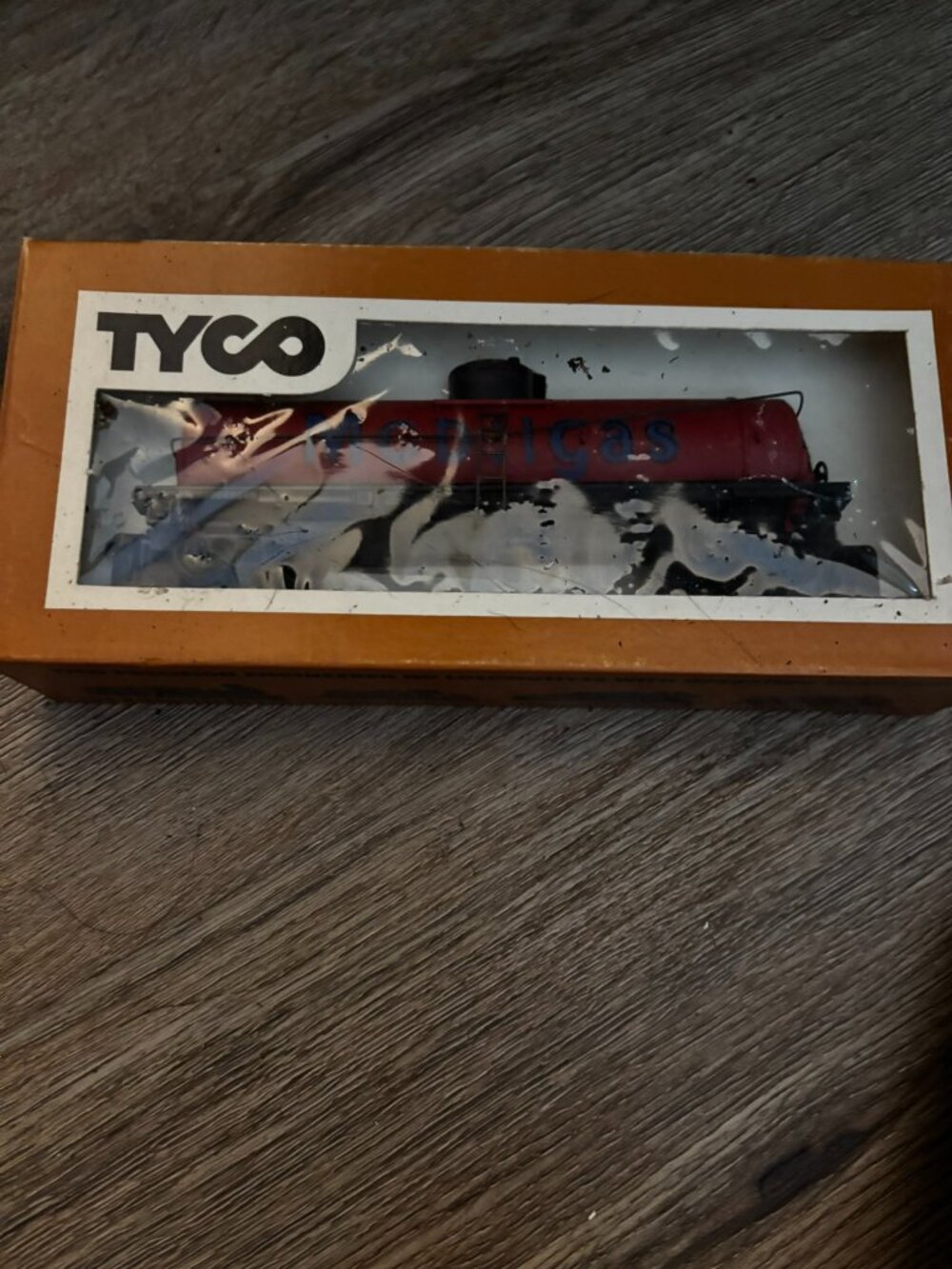 Tyco HO Tank Car red Mobil 315F railroad train display set up w/box